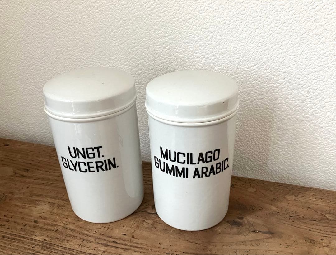 白磁のアンティークキャニスター