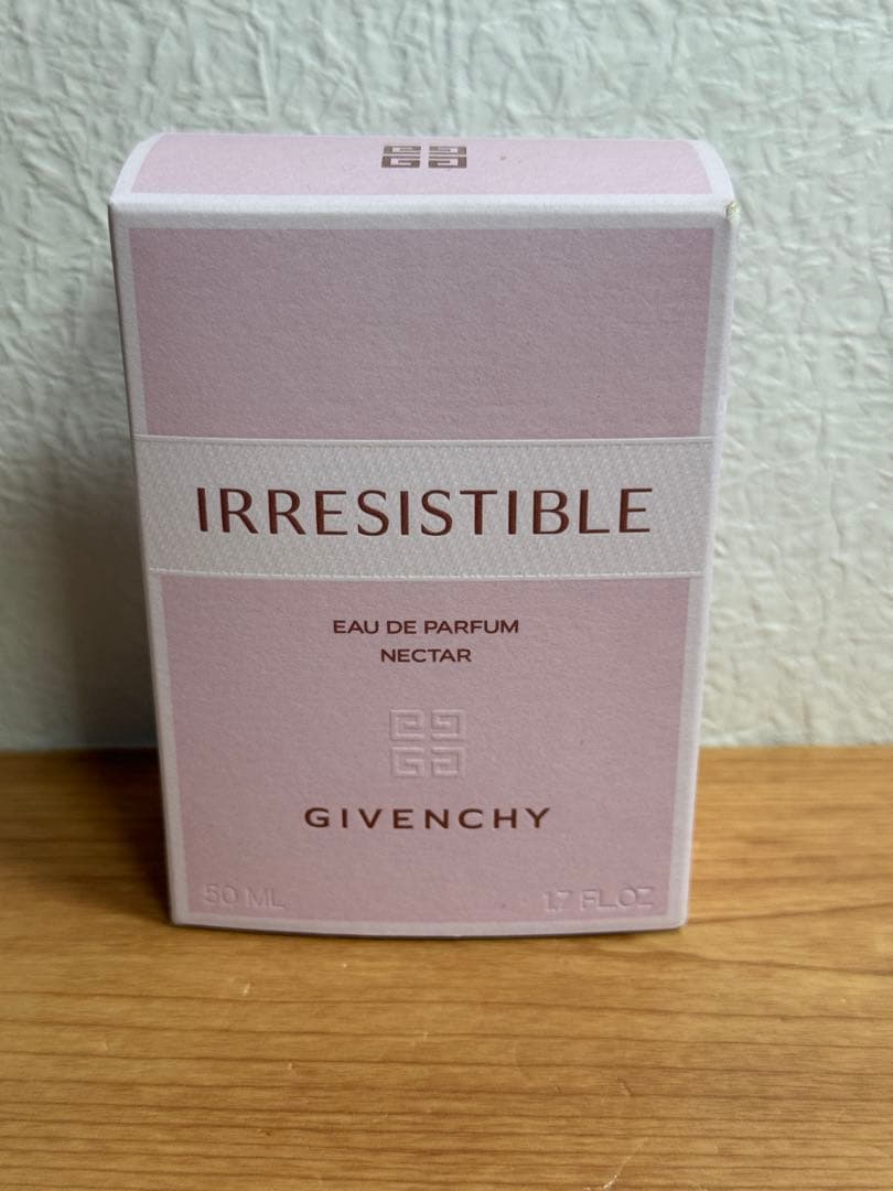 お値引き不可！】ジバンシイ イレジスティブル オーデパルファム
