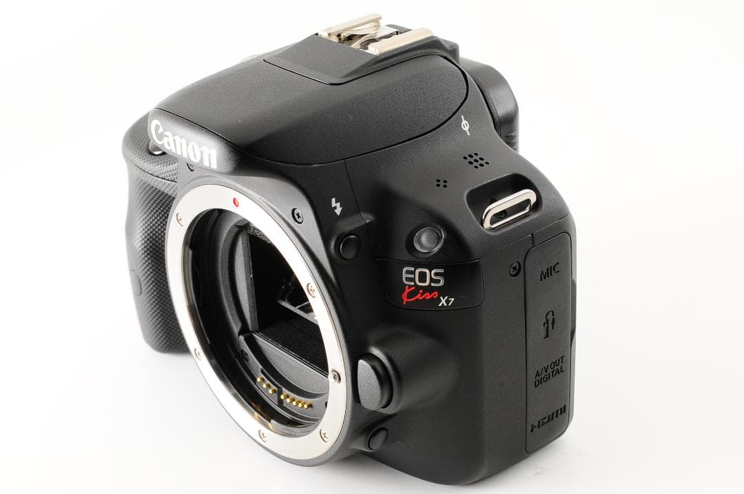 【ほぼ新品】 キャノン Canon EOS Kiss X7 《 6151回》