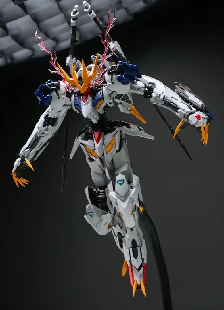 希少新品 合金フレーム MG級 1/100 ガンダムバルバトスルプスレクス 狼