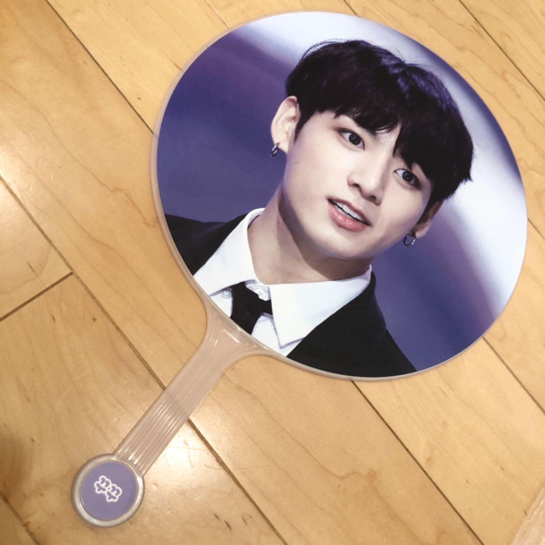 BTS グク うちわ 防弾少年団 団扇 ジョングク 3枚セット➕1枚 - メルカリ
