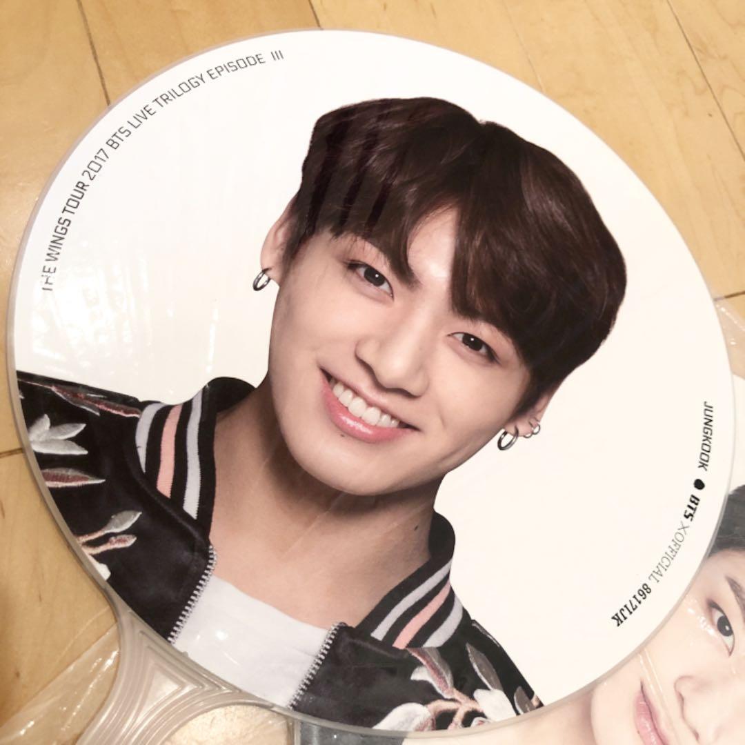 BTS グク うちわ 防弾少年団 団扇 ジョングク 3枚セット➕1枚 - メルカリ