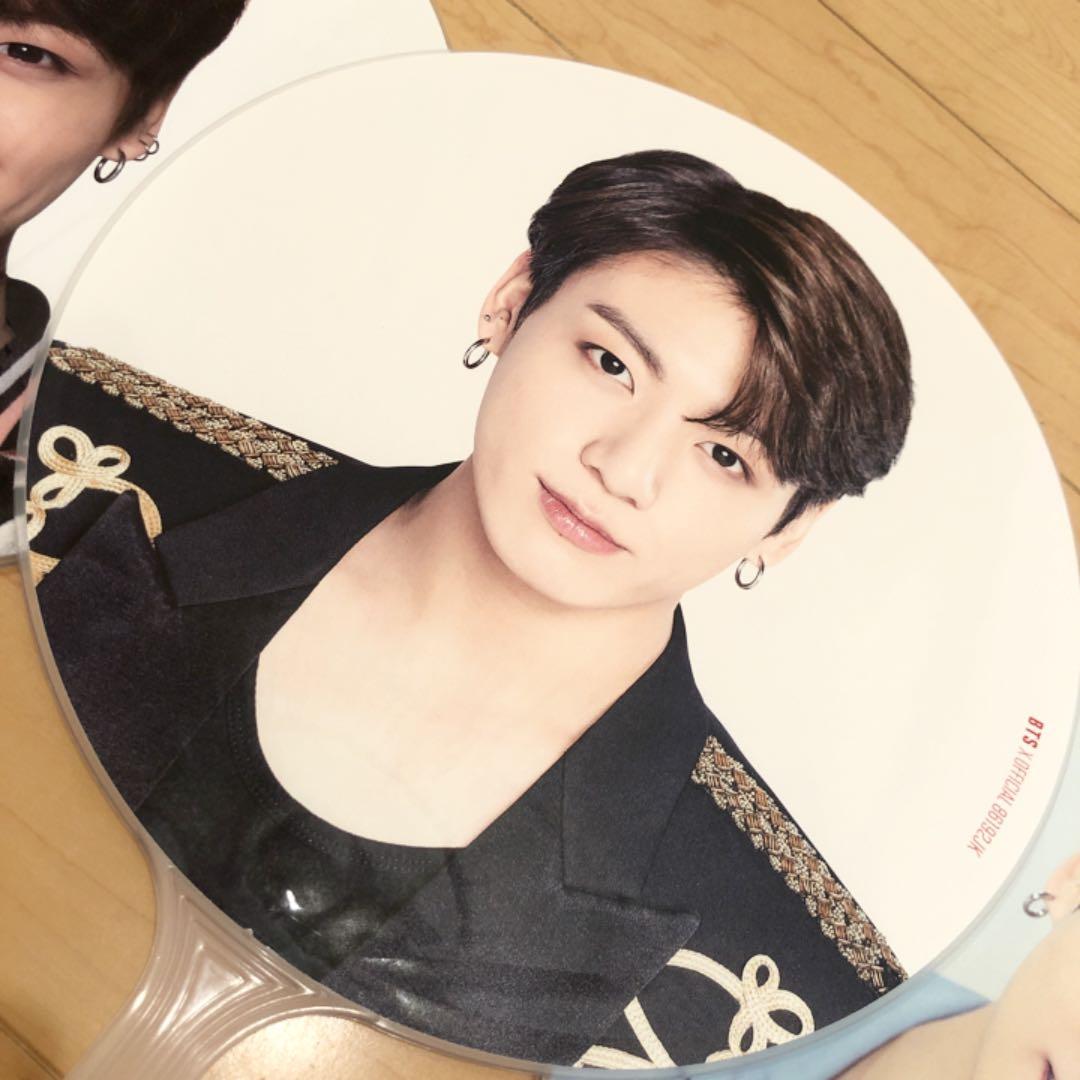 BTS グク うちわ 防弾少年団 団扇 ジョングク 3枚セット➕1枚 - メルカリ