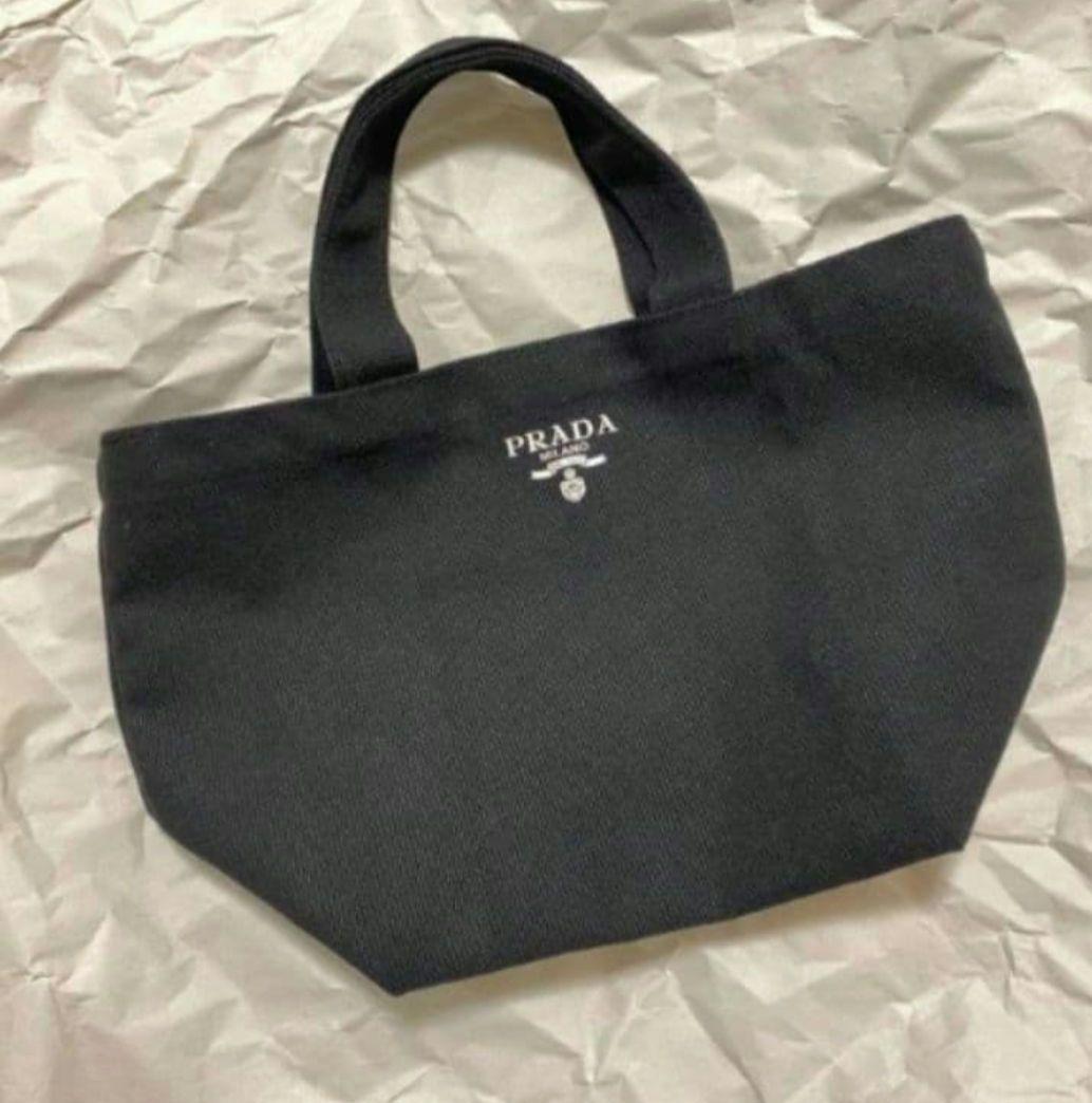 PRADA 黒 ノベルティキャンバストートバッグ - メルカリ