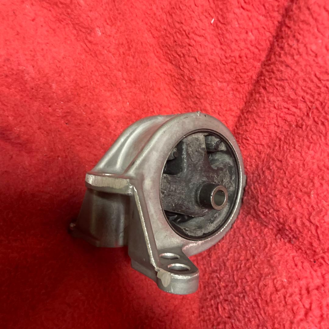 NISSAN ラシーン エンジンマウントインシュレーター 11210-1M900