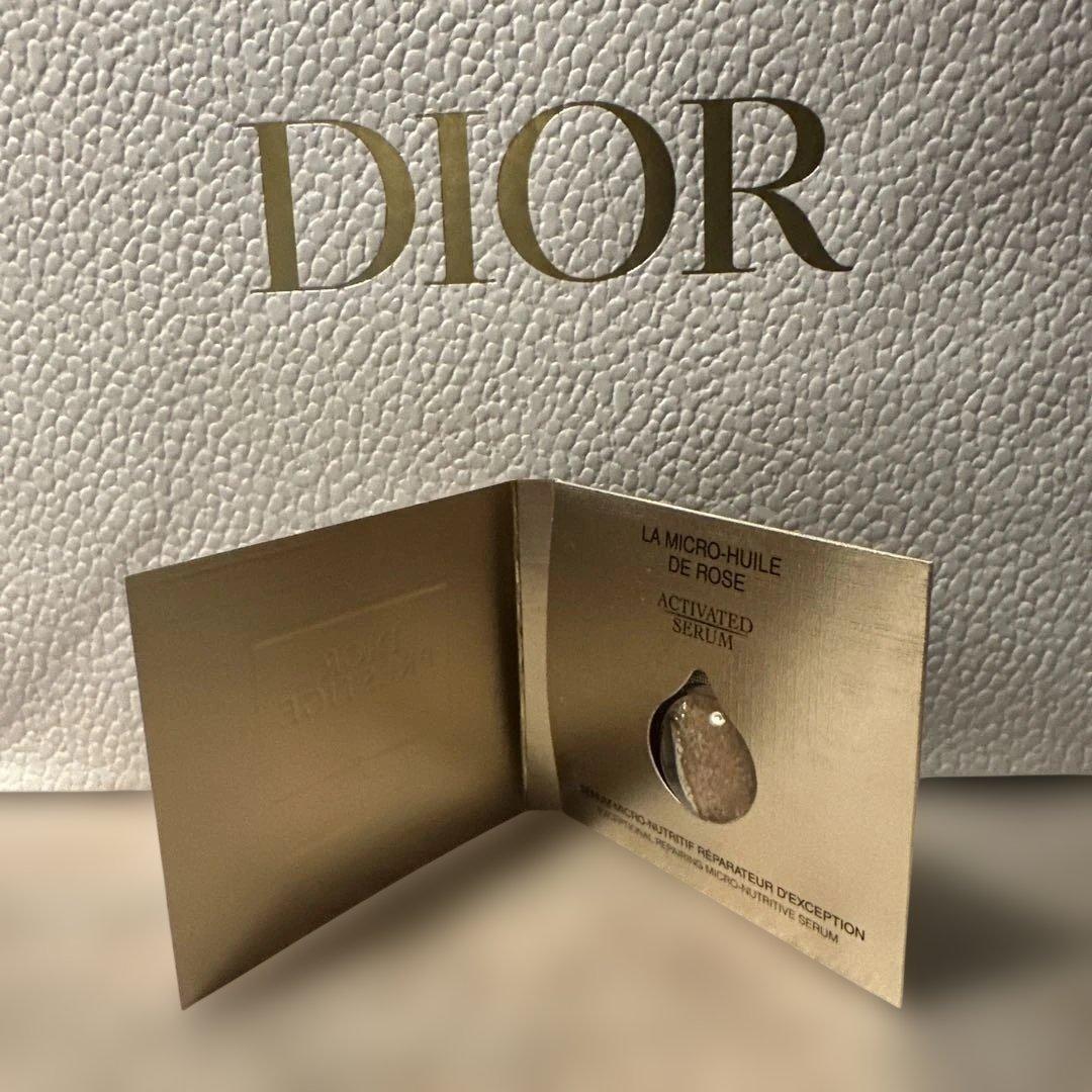 Dior サンプル付きフォーエヴァーケース＆スキンイドラグロウ