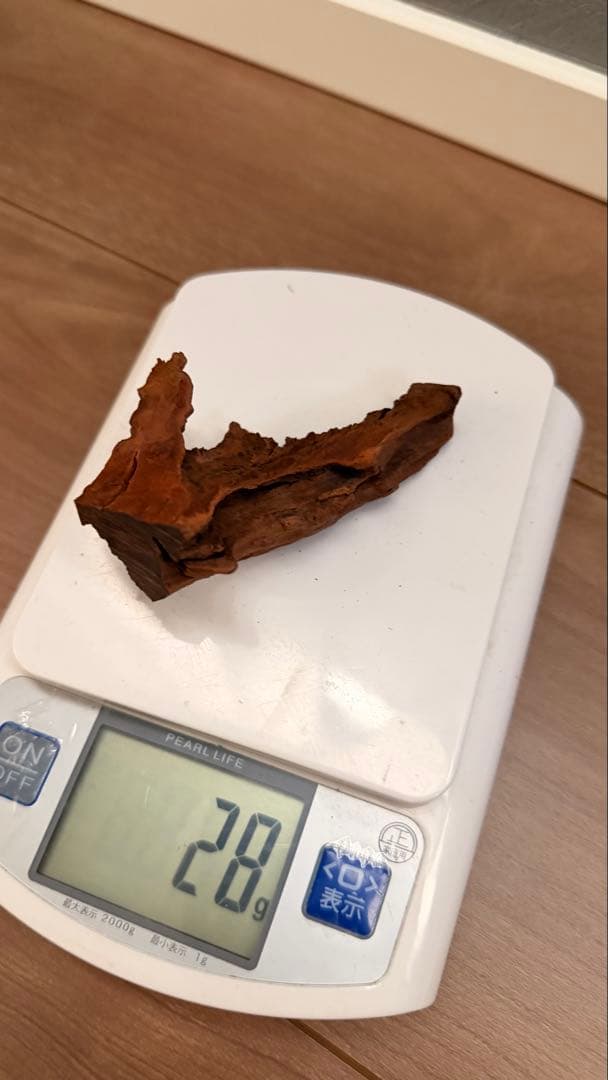 高品質 寺院保管《沈香　伽羅》特上　タトウ紙　28g 香木　塗香　ベトナム産