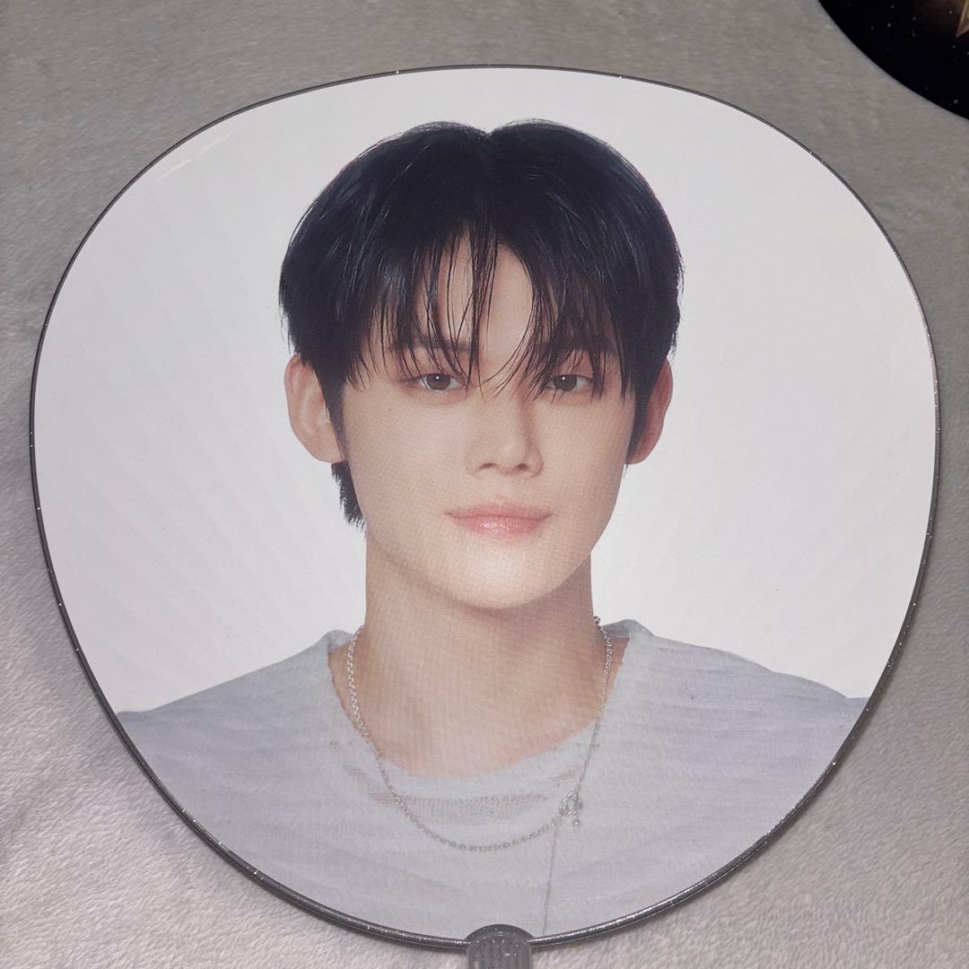 TXT ACT:TOMORROW ヨンジュン うちわ - メルカリ