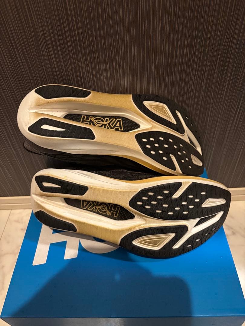 本日限定値下　HOKA Rocket 3 ブラック　ゴールド　26.5cm