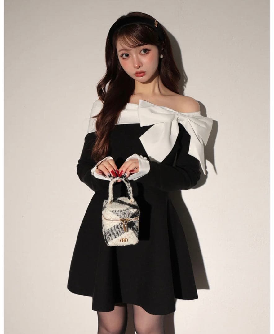 Mmeeme オフショルダーリボン付きミニワンピース Off shoulder ribbon knit mini onepiece(eme10556) – M me eme
