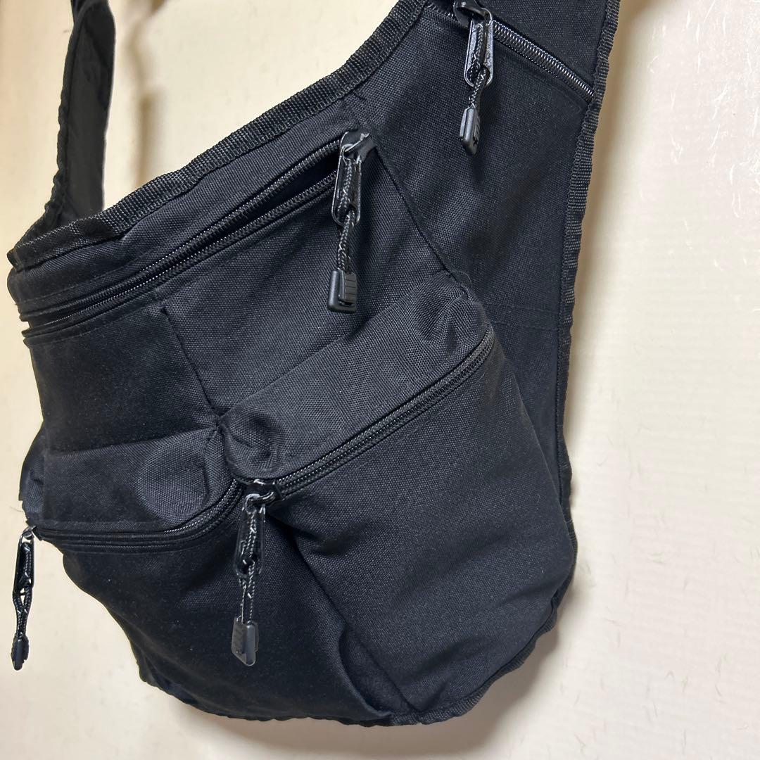 即購入OK❗️」レアGAP 黒 ショルダーバッグ 男女兼用 5ポケット 軽量