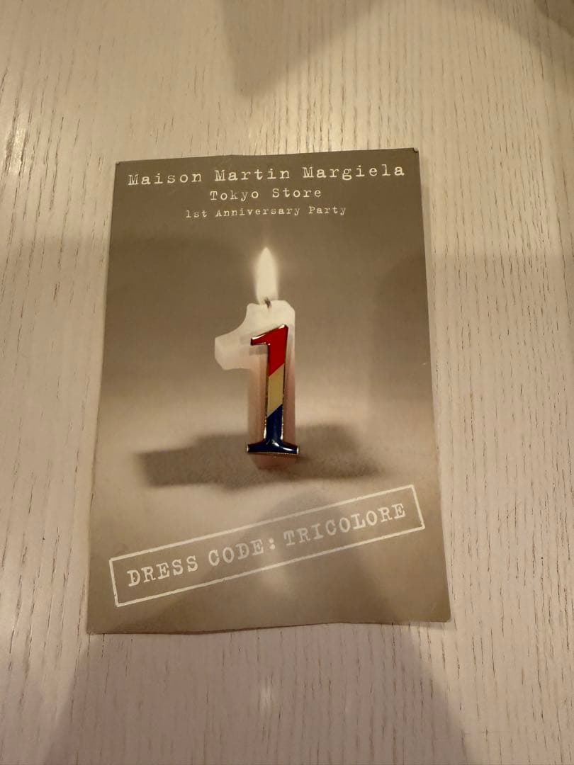 Martin Margiela 1周年記念パーティー ピンバッジ マルタンマルジェラ 恵比寿店移転1周年 ノベルティ ピンバッジ - メルカリ