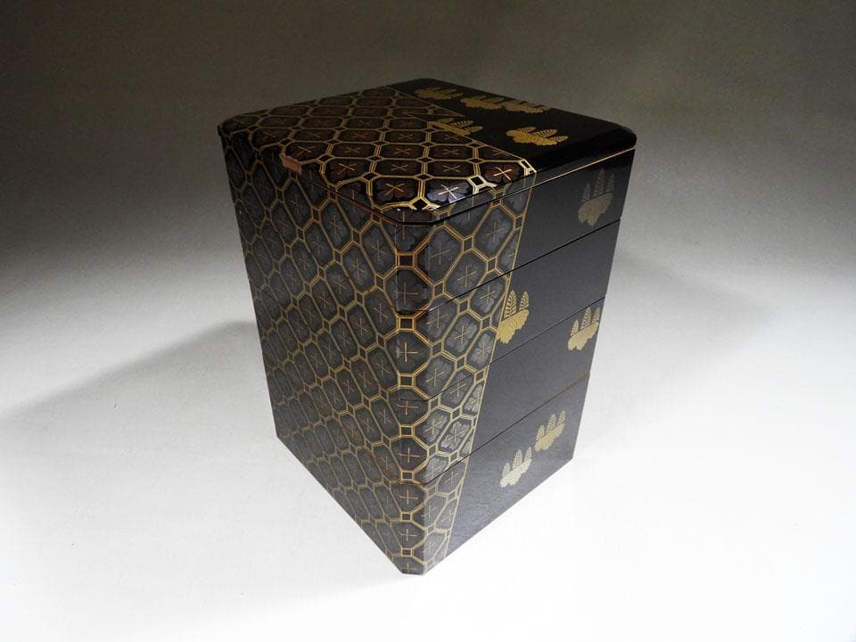 ○小さい 四段重箱 時代蒔絵 嵯峨桐 小紋尽くし 家紋 小重箱 片手の
