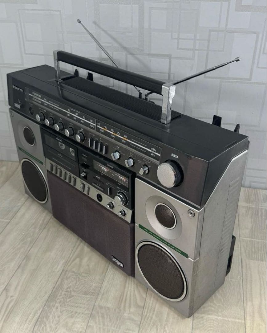 動作品】希少 大型 ラジカセ SANYO サンヨー MR-X20 昭和レトロ - メルカリ