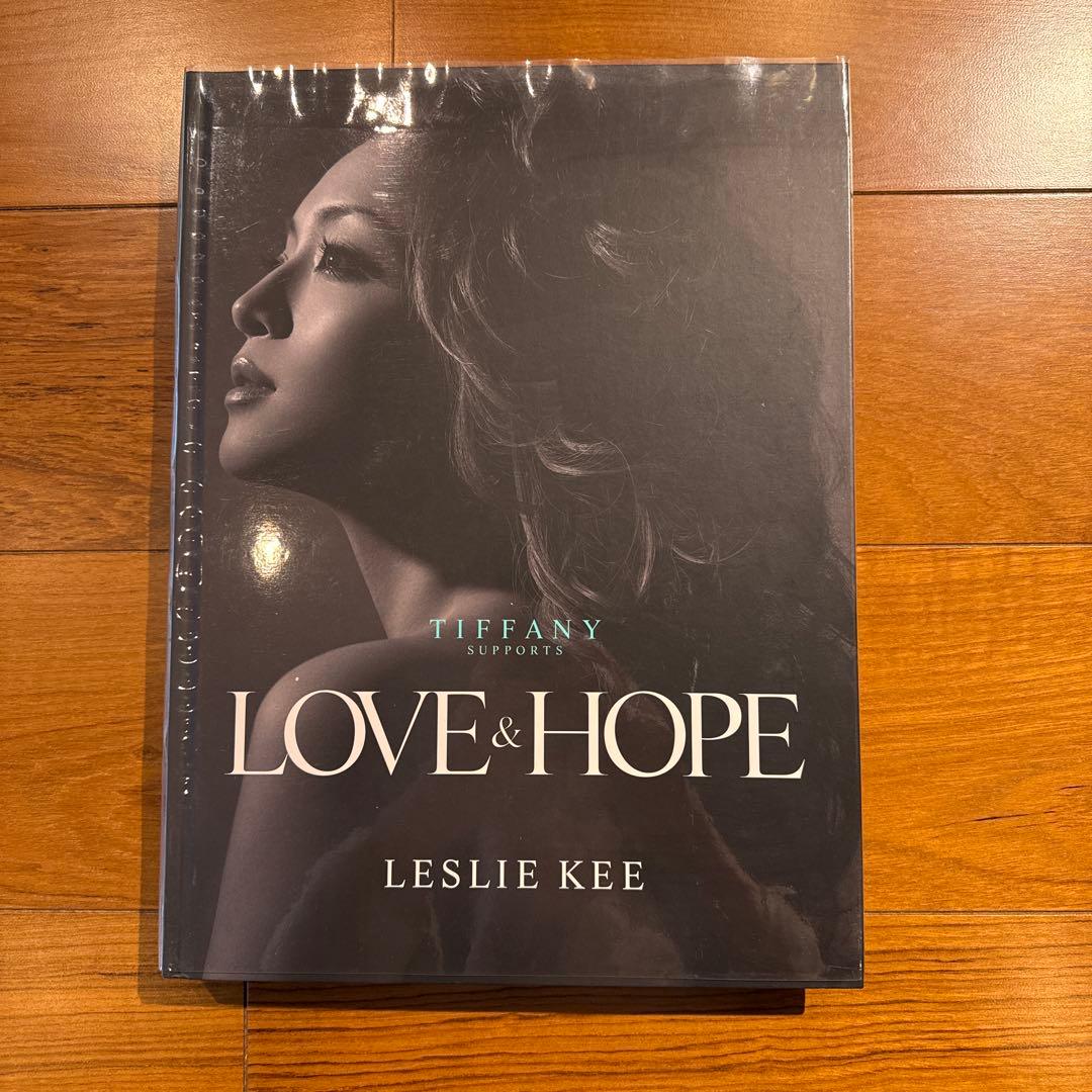 アート・デザイン・音楽 LOVE & HOPE LESLIE KEE Tiffany Supports Amazon.co.jp: TIFFANY supports LOVE AND HOPE by Leslie KEE : 本
