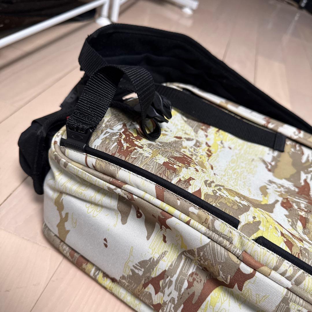 希少】オークリー 迷彩 カモフラ ビジネスバッグ 2way 多収納PCバック