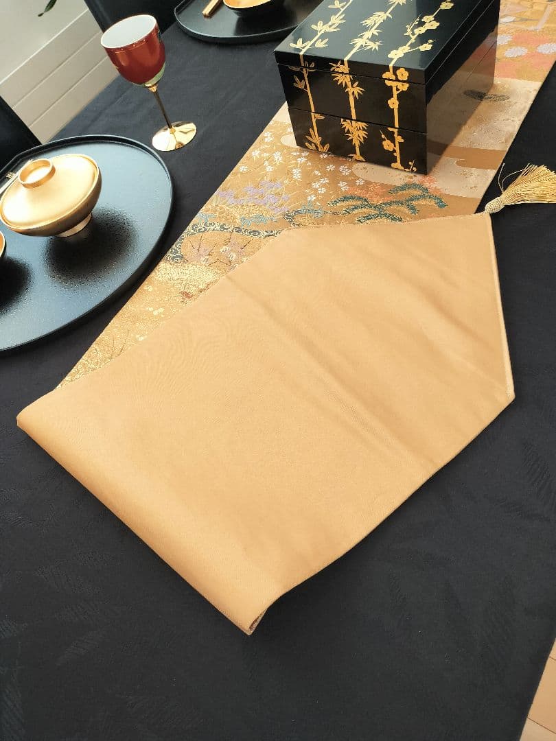 A846☆逸品‼️豪華刺繍‼️正絹テーブルランナー2m10cm