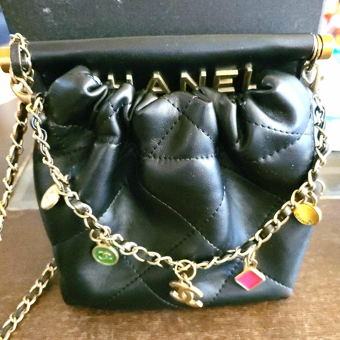 まきちゃん専用 CHANEL 非売品　ノベルティ ショルダーバッグ　チャーム CHANEL シャネル ノベルティ ショルダーバッグ 黒 斜め掛け チャーム