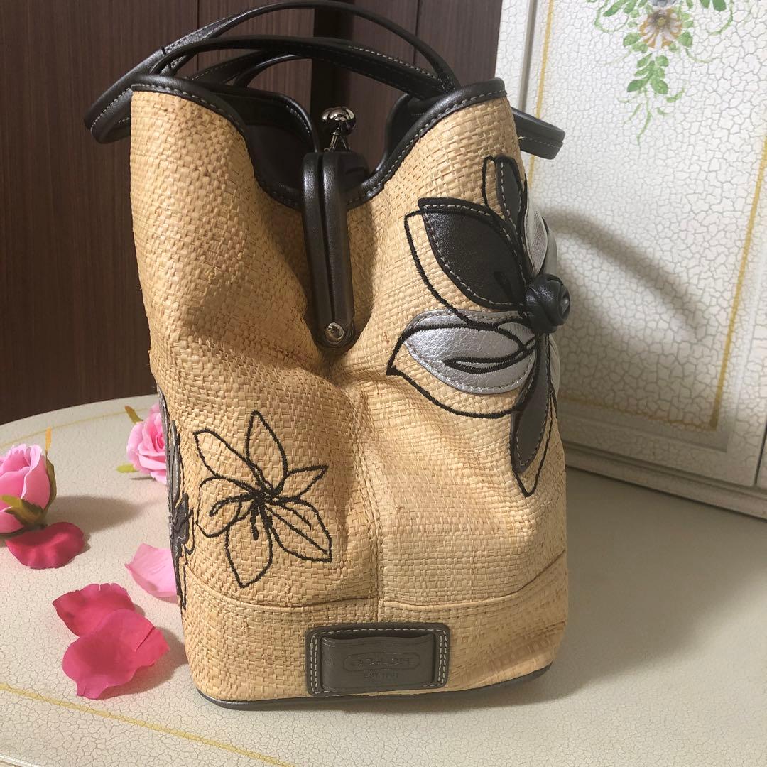 COACHストロートートバッグ フラワーハンプトンズ - メルカリ