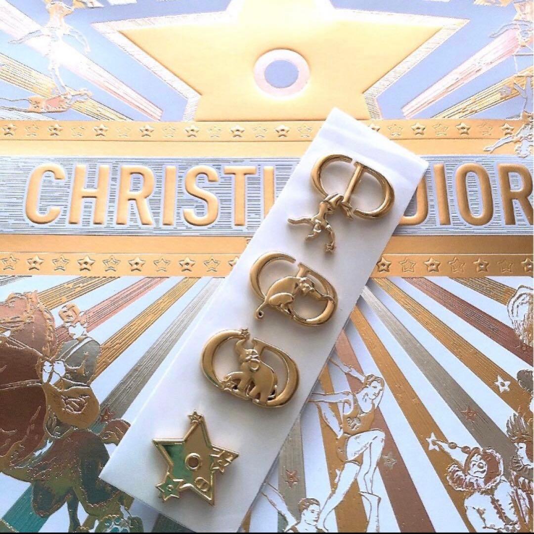 New❣️DIORホリデーピンズ2025年 限定　4点セット　ラッピングピンズ 2025年秋新作コスメ】その他｜Diorの口コミ -  🎄Diorクリスマス