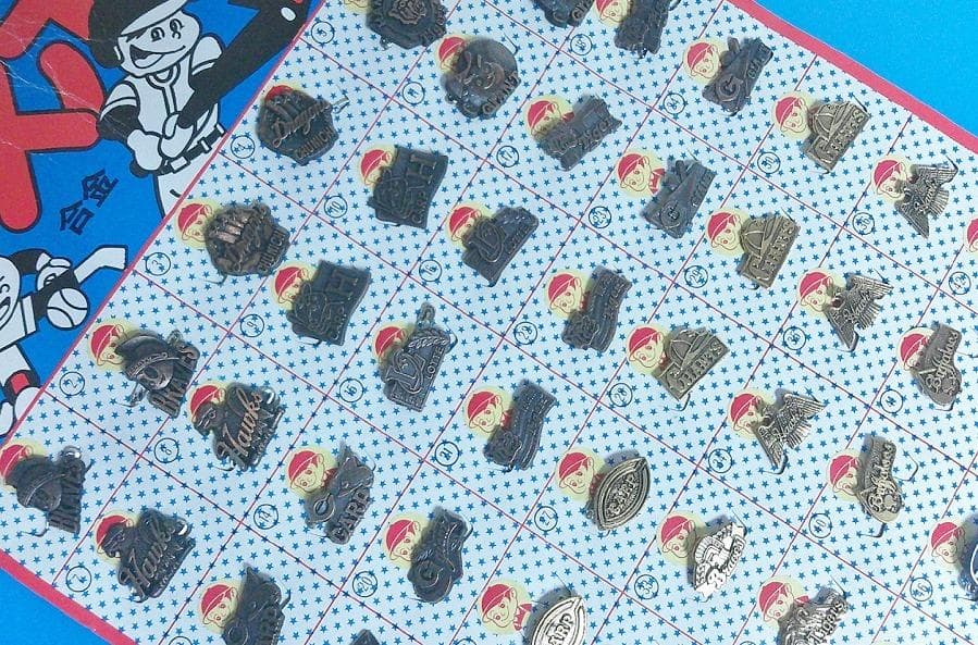 昭和レトロ 駄玩具 数字合わせくじ ベースボール合金バッチ60付