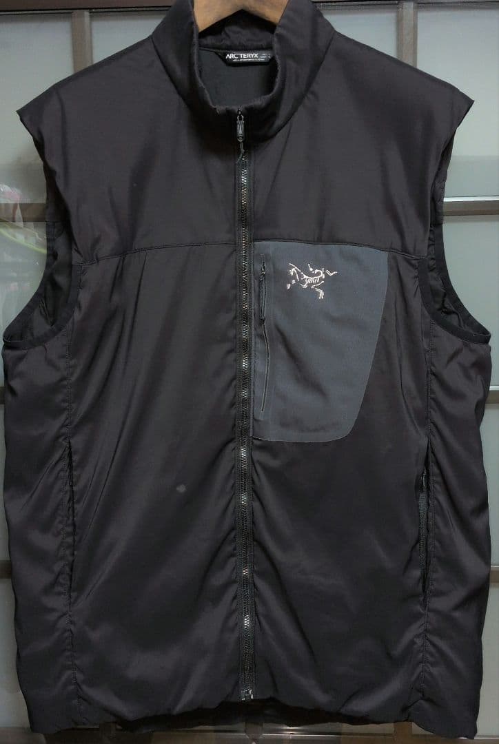 Arc'teryx 中綿ベスト ブラック　Ｌサイズ 楽天市場】【中古】ARC'TERYXジップアップ中綿ベスト Atom Vest アトム