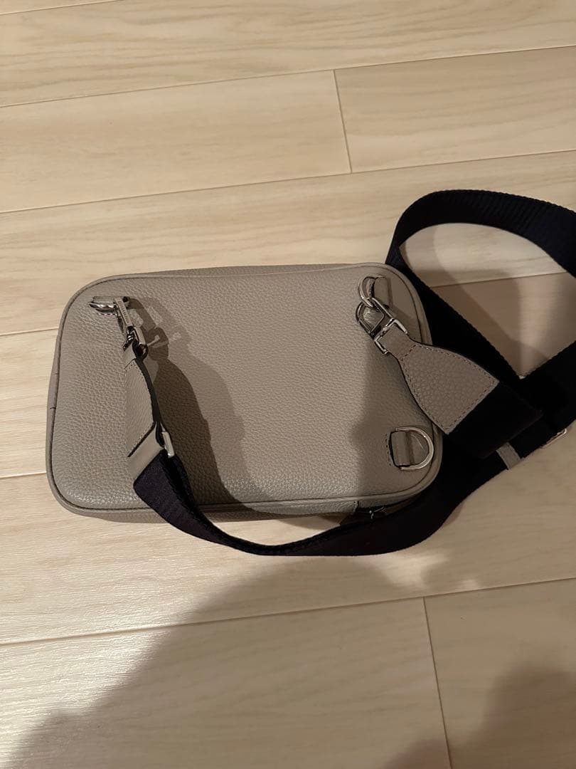 《美品》BONAVENTURA パオロ クロスボディバッグ シュリンクレザー