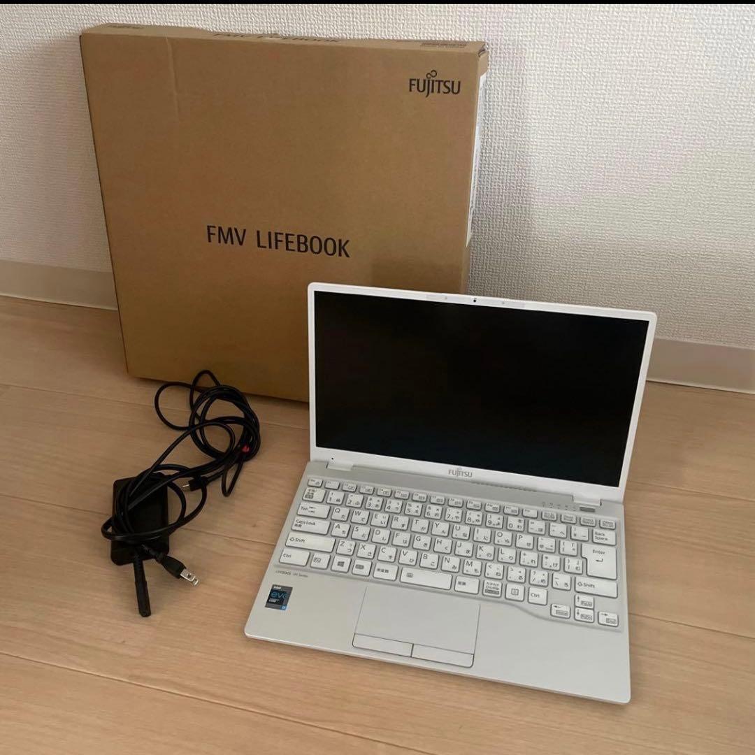 富士通 FMV LIFEBOOK UH90/E3 834g UXE31b.jpg