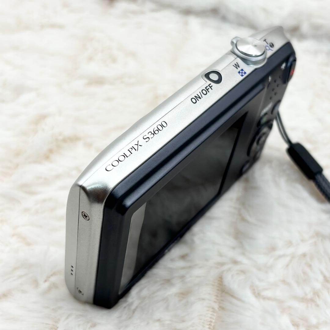 Nikon COOLPIX S3600 シルバー 訳あり - メルカリ