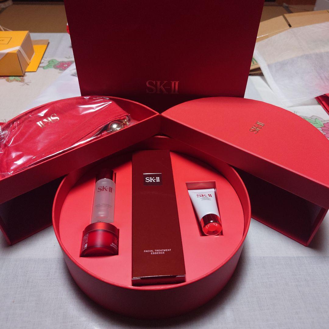 SK-II 化粧水・クリームセット レッドボックス SK-IIのオリジナルキャラクター「ぴてくま」がホリデー限定コフレの