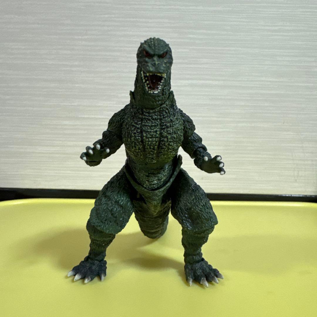 新春最終値下げ】S.H.MonsterArtsゴジラジュニア（初版） - メルカリ