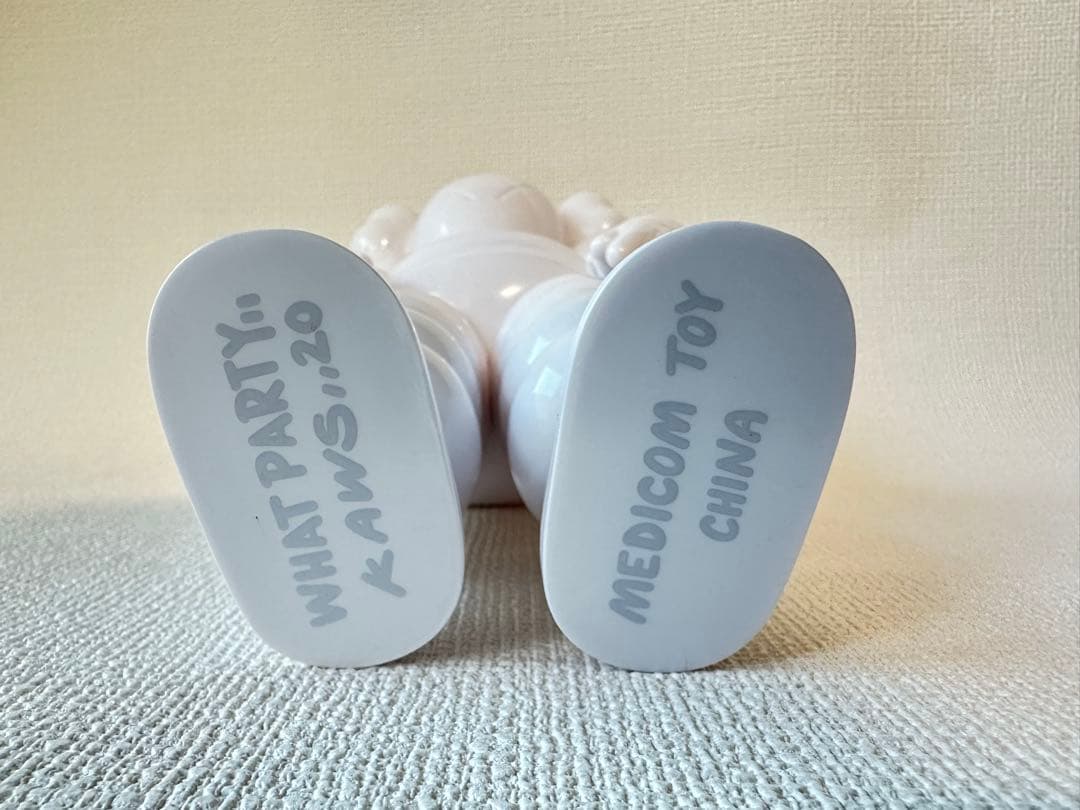 値下げ済み】KAWS what party カウズ フィギュア 白 - メルカリ