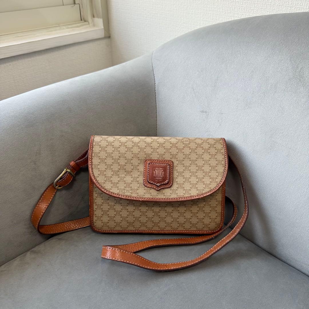 セリーヌ マカダム ショルダーバッグ PVC レザー ポシェット ベージュ CELINE セリーヌ マカダム ショルダーバッグ ベージュ タッセル PVC