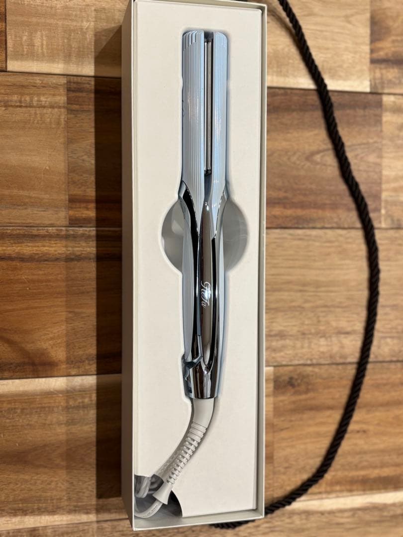 ReFa ストレートヘアアイロンプロ ホワイト　新品・未使用・未通電 リファ ストレートアイロン プロ（ホワイト） プレゼント ギフト 誕生