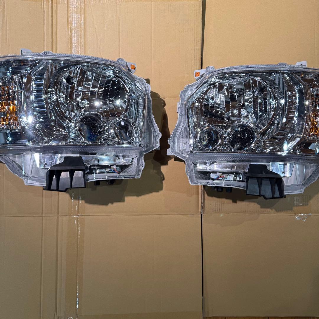 新品未使用【ハイエース】200系8型 純正LEDヘッドライト左右 新車外し