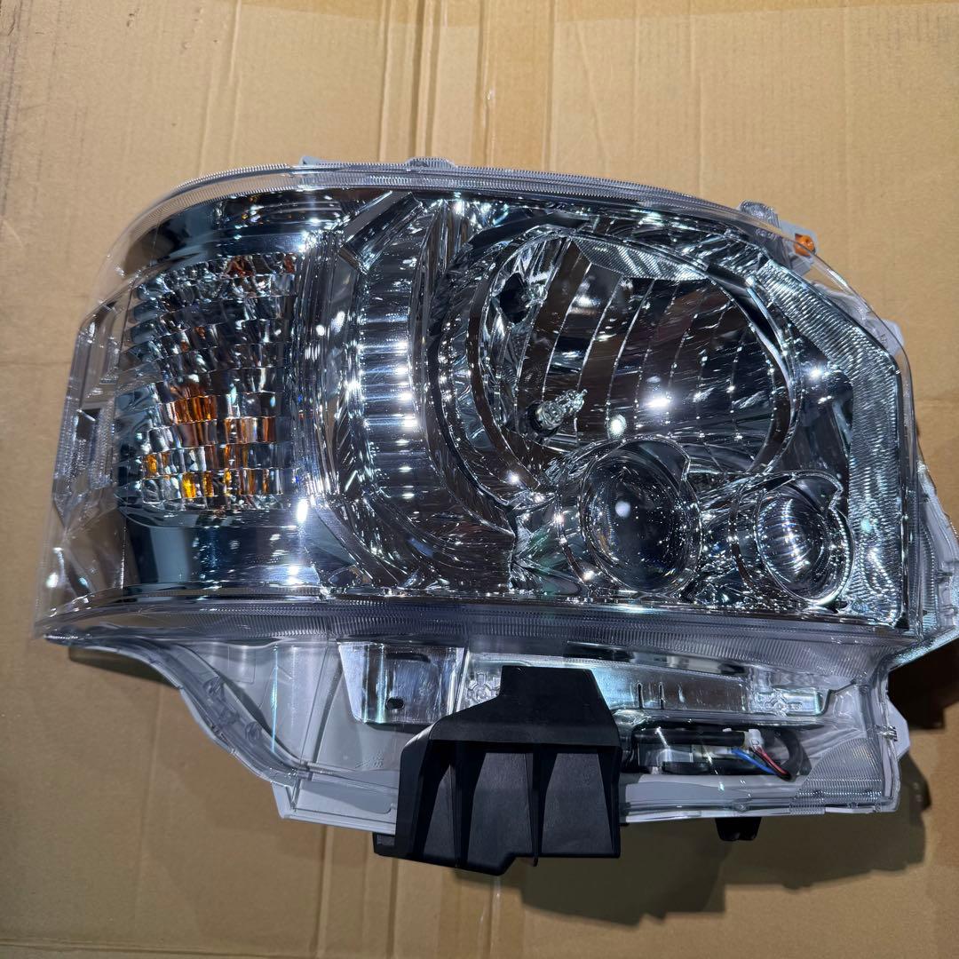 新品未使用【ハイエース】200系8型 純正LEDヘッドライト左右 新車外し
