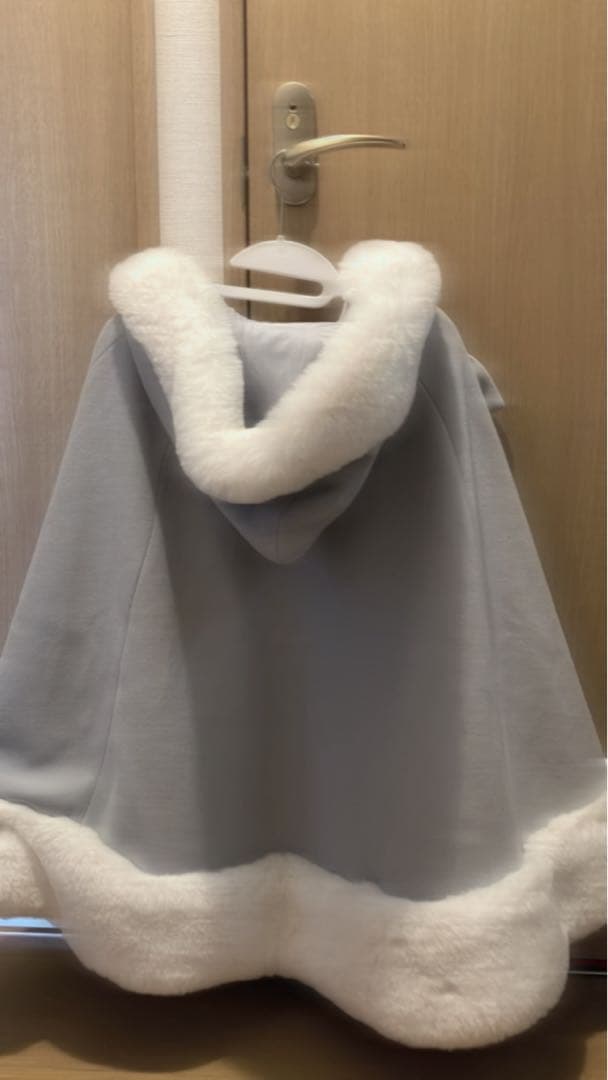 限界値下げMARS】リボン付きボリュームファーフードケープコート