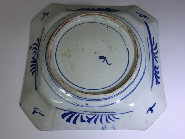 大皿□古い染付角皿(江戸後期～明治期)花唐草 船「玩」伊万里 八角四角