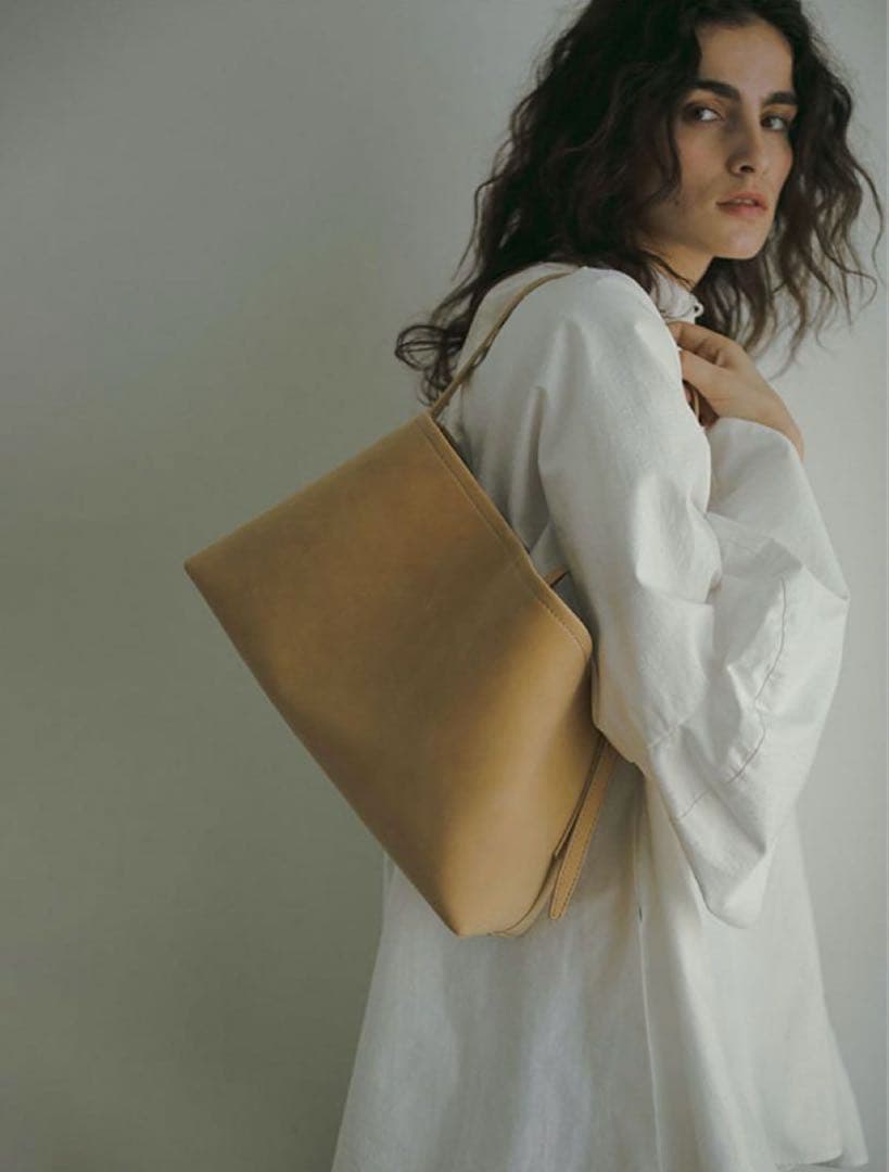 ETRE TOKYO 新作 完売 ナローショルダーランドスケープレザーバッグ