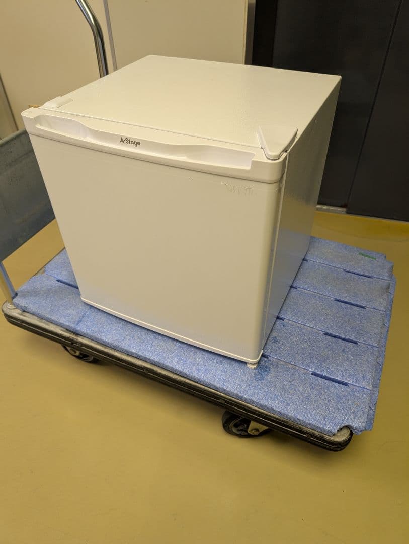 中古美品24年製冷凍庫FZ03A-31WT※一部地域配送設置無料《中段棚無し