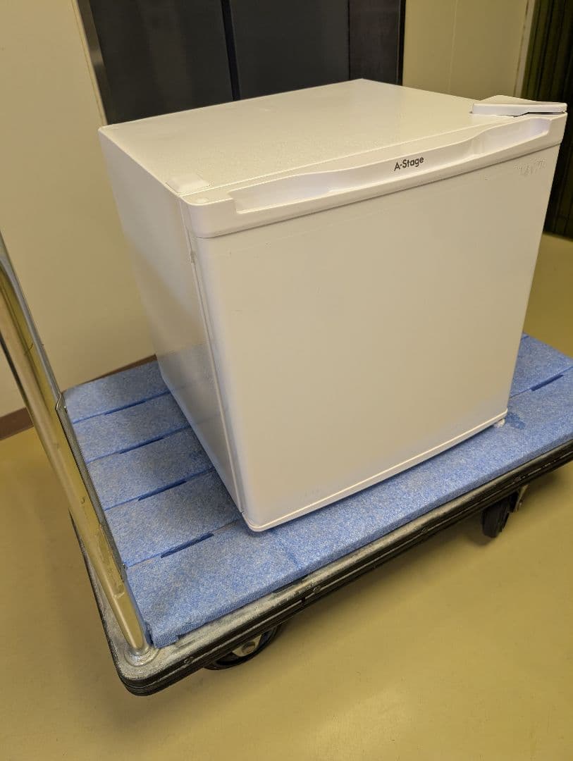 中古美品24年製冷凍庫FZ03A-31WT※一部地域配送設置無料《中段棚無し》