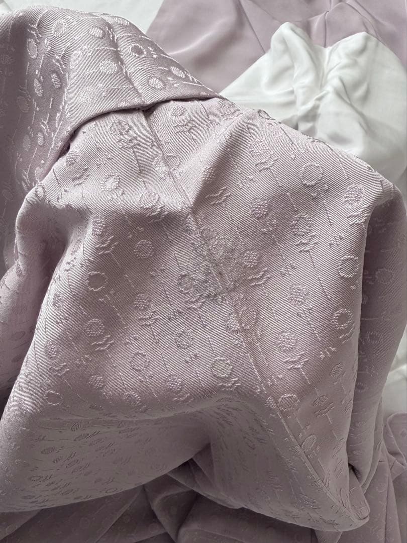 a16【特価】美品 抽象模様織り出し 一つ紋 正絹 色無地 裄 65.5 - メルカリ