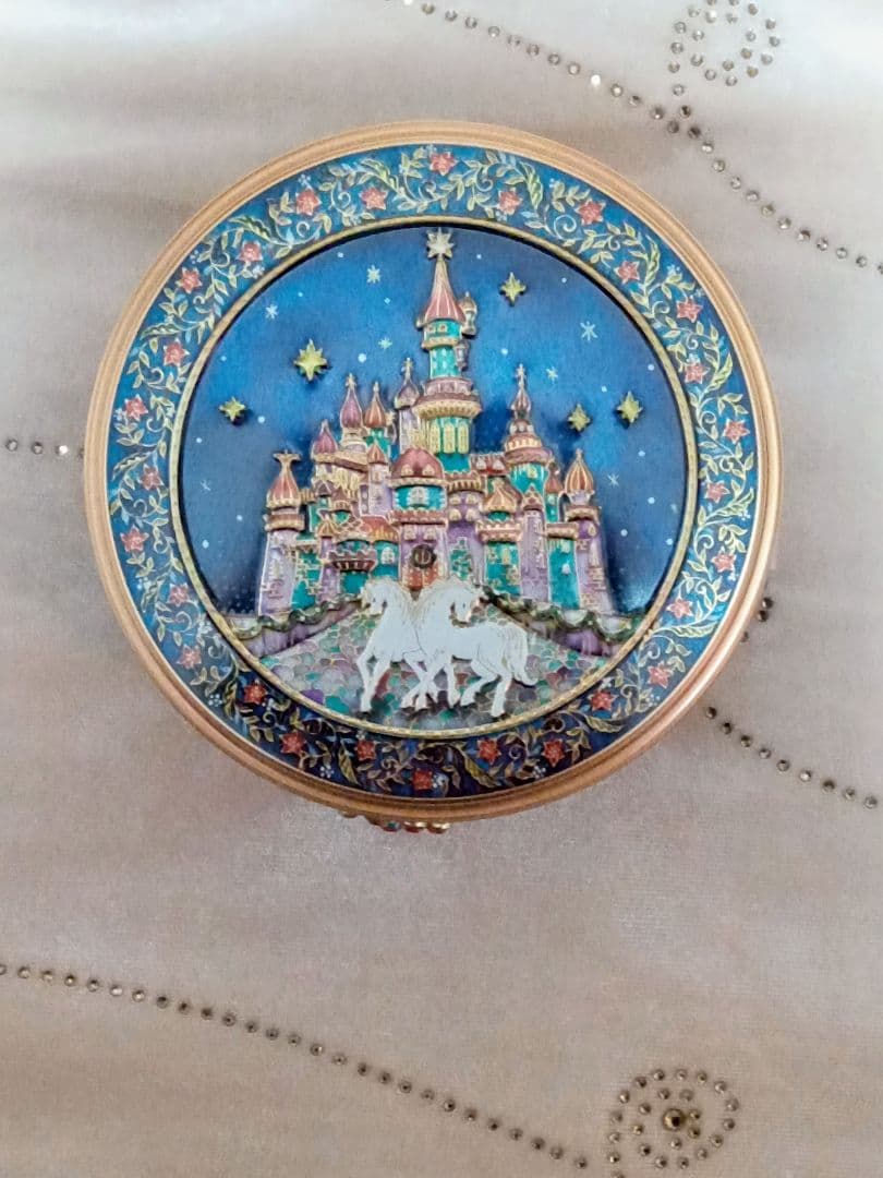 青山デカーボ クリスマス限定 お城缶 新品未開封 - メルカリ