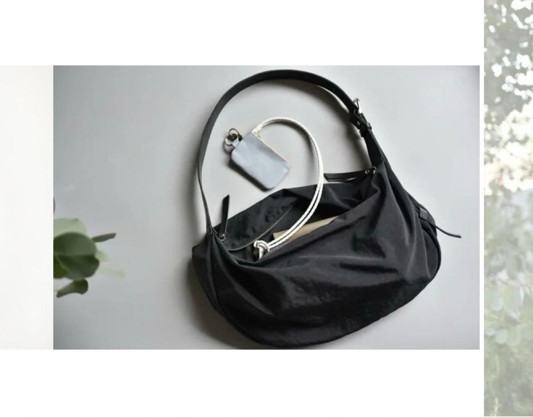 OURHOME ムーンショルダーバッグ - メルカリ