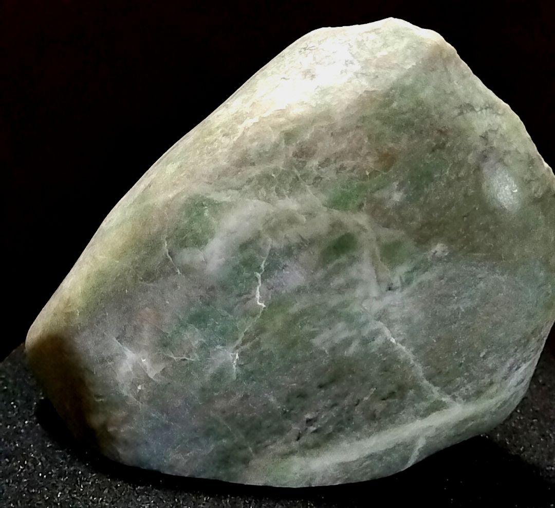 ☆翡翠原石☆糸魚川硬玉【大所川・転石・磨き0.6kg】 - メルカリ