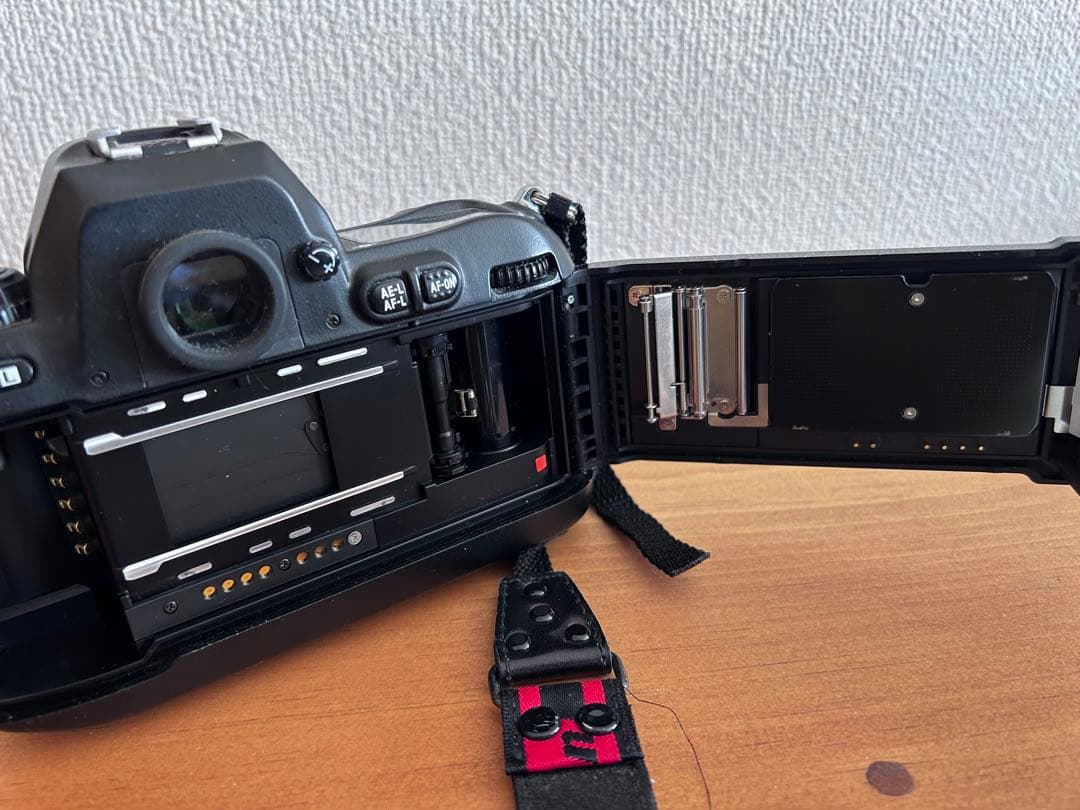 Nikon F100 ジャンクAF Nikkor 35-105mm レンズ付 - メルカリ