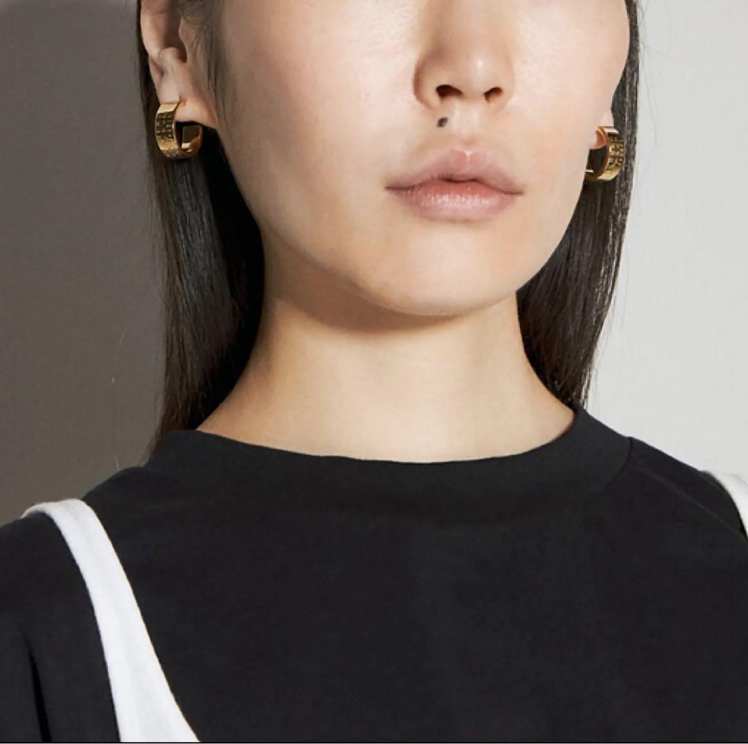 MM6 MAISON MARGIELA 数字ミニマルシグネチャーフープピアス - メルカリ