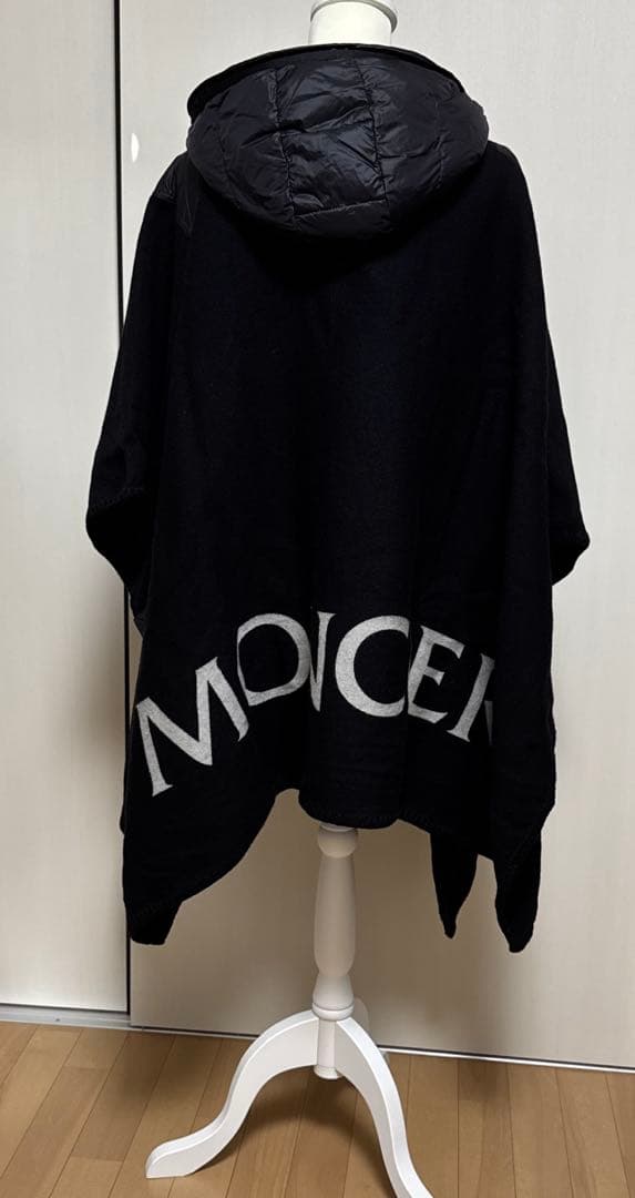 MONCLER フード付きポンチョ 黒 - メルカリ