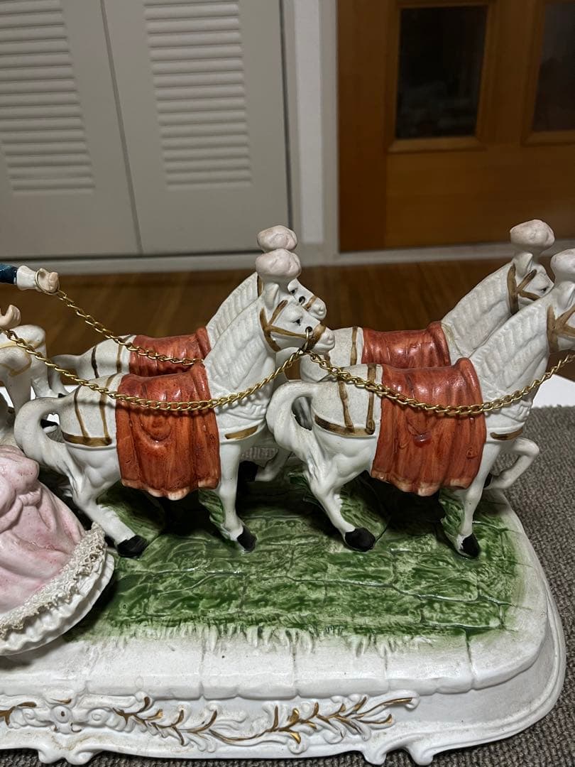 加藤工芸 瀬戸マイセン 4頭立て馬車 レース衣装貴婦人 紳士 馬車