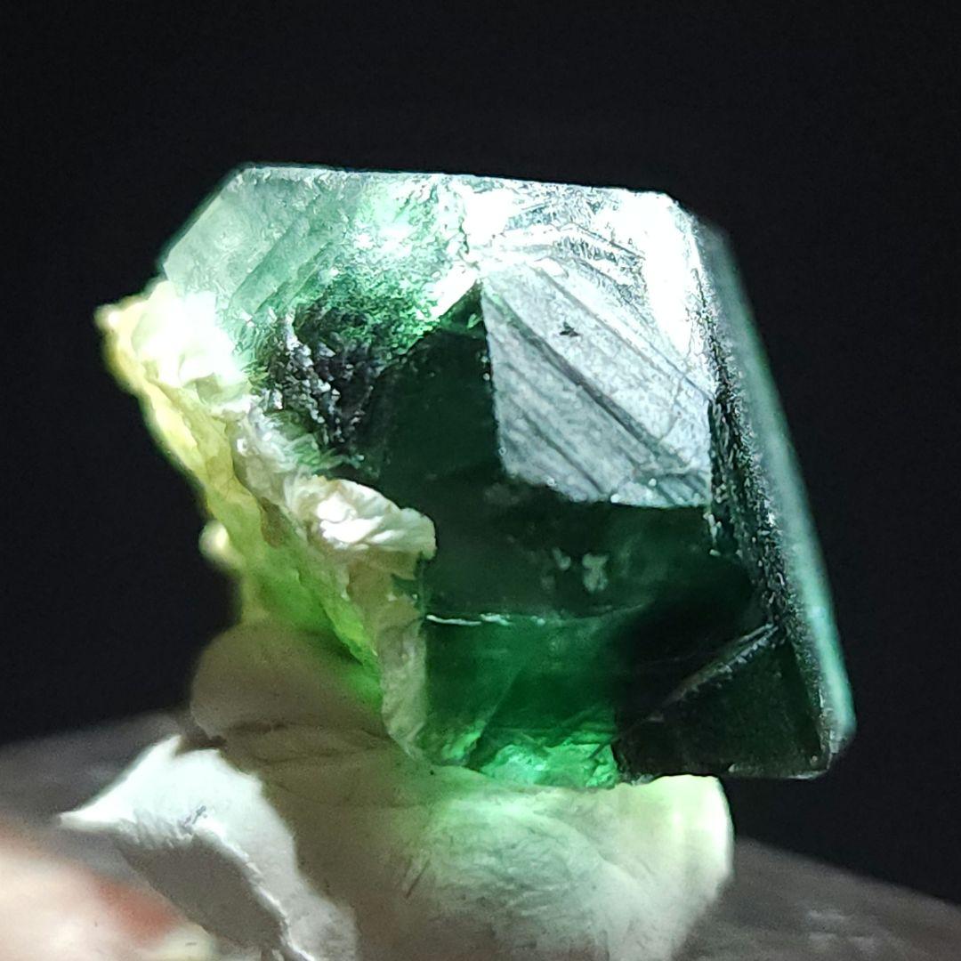 エイリアン アイ？フローライト原石 - メルカリ